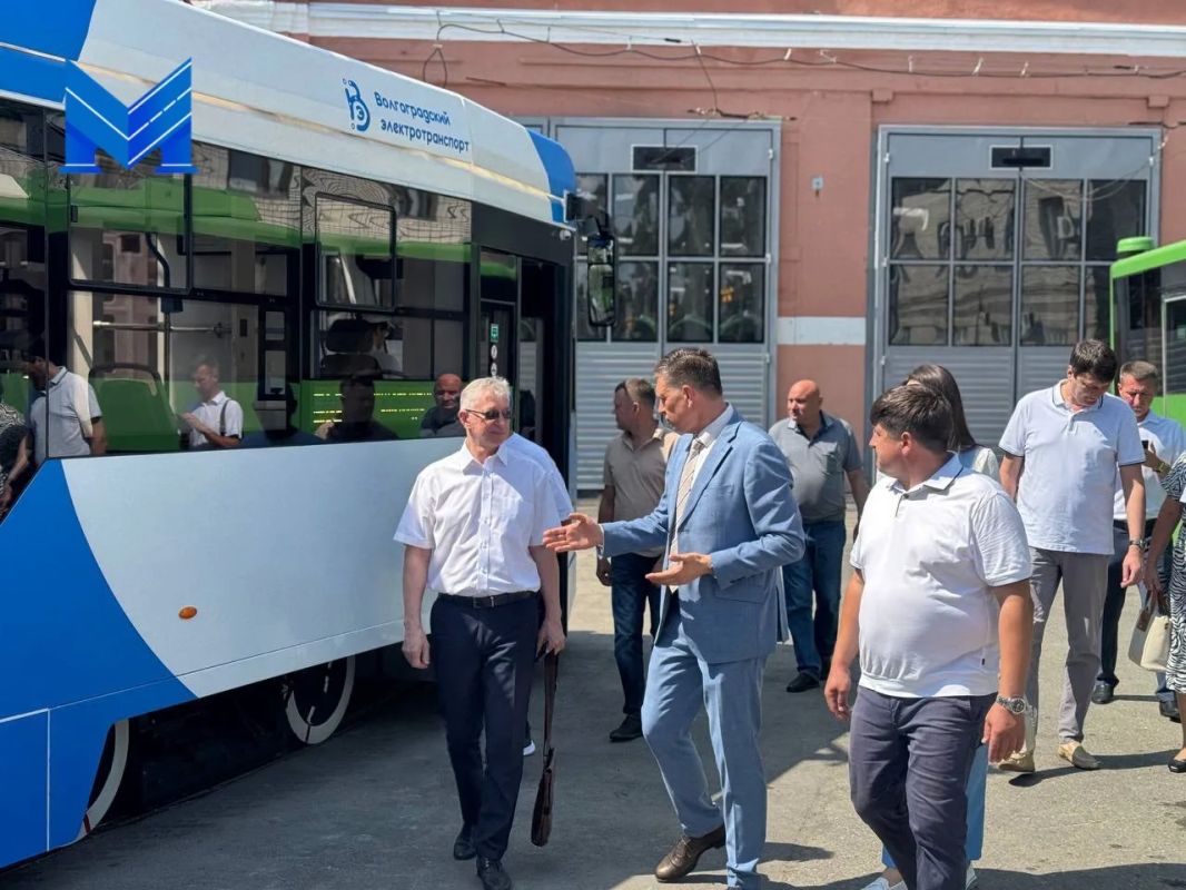 В Волгограде прошло отраслевое совещание, посвященное развитию дорожной сети в рамках нацпроекта «Инфраструктура для жизни» В Волгограде прошло отраслевое совещание, посвященное развитию дорожной сети в рамках нацпроекта «Инфраструктура для жизни»