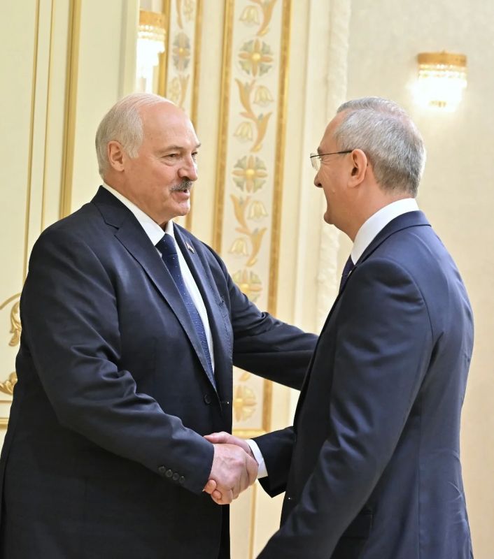 Владислав Шапша: Ключевая встреча рабочей поездки – с Президентом Республики Беларусь Александром Григорьевичем Лукашенко Владислав Шапша: Ключевая встреча рабочей поездки – с Президентом Республики Беларусь Александром Григорьевичем Лукашенко