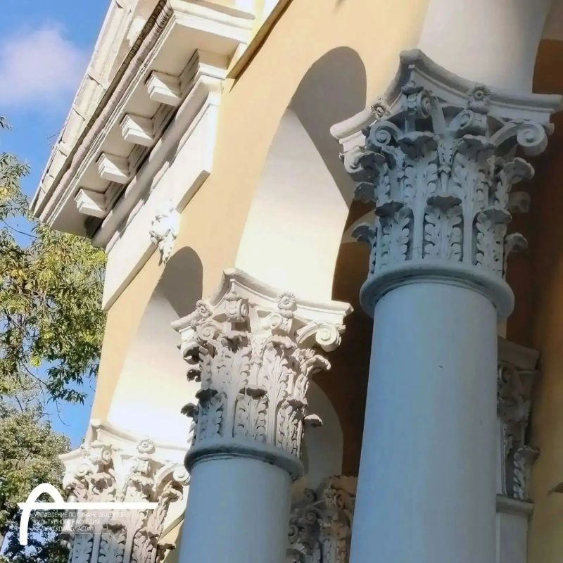Рассмотрим детали главного здания «Ансамбля городской усадьбы Хлюстина» - объекта культурного наследия федерального значения Рассмотрим детали главного здания «Ансамбля городской усадьбы Хлюстина» - объекта культурного наследия федерального значения
