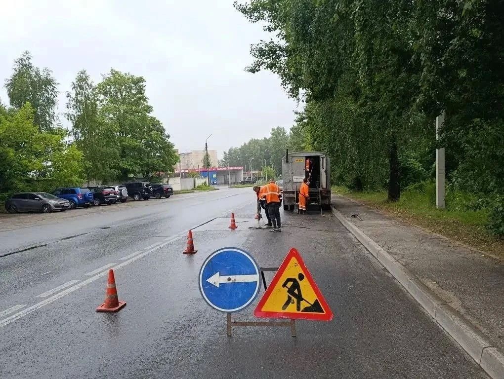 В Калуге продолжаются дорожные работы В Калуге продолжаются дорожные работы