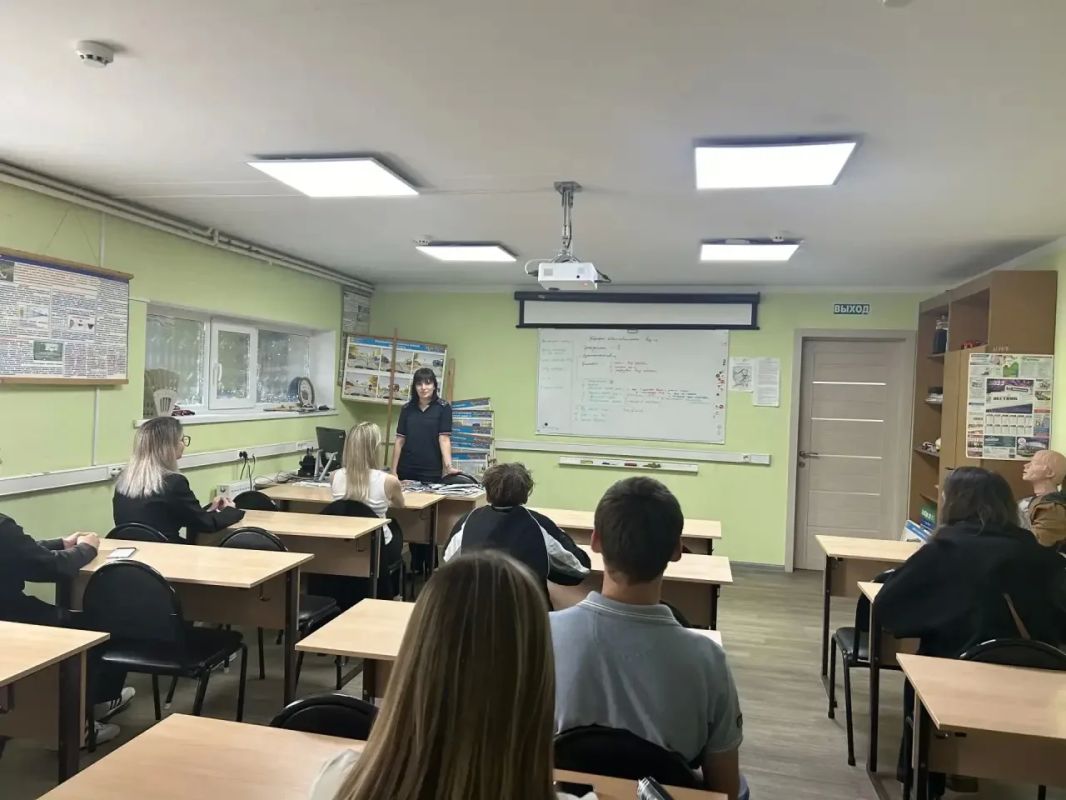 Будущим водителям напомнили о правилах безопасного поведения на дороге