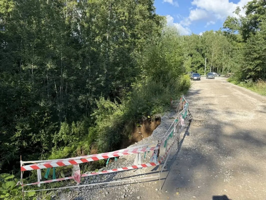 Размыв дороги произошел в Боровском округе Размыв дороги произошел в Боровском округе