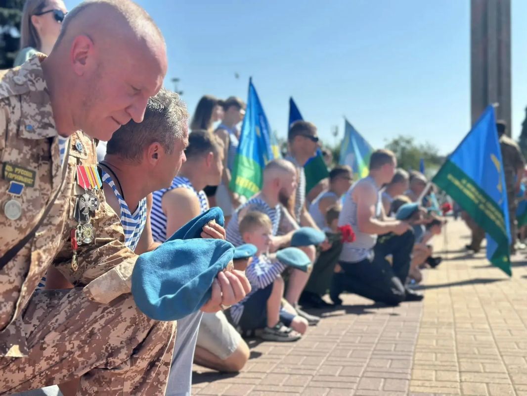 Калужские десантники празднуют День ВДВ Калужские десантники празднуют День ВДВ