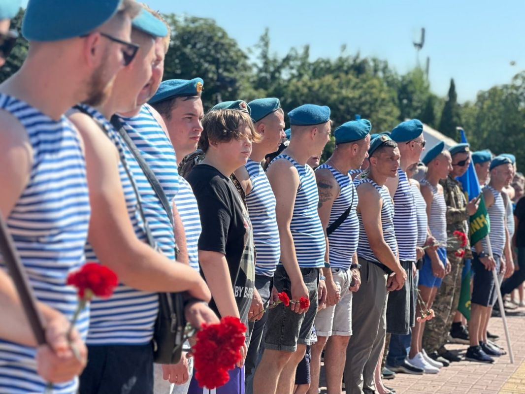 Десантники прошли шествием по Калуге Десантники прошли шествием по Калуге