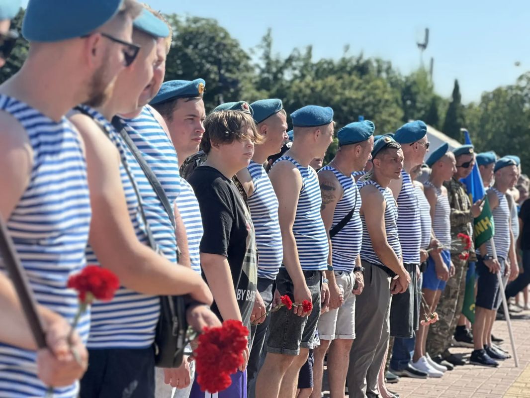 С Днём Воздушно-десантных войск! С Днём Воздушно-десантных войск!