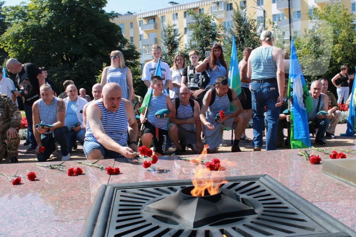 По Калуге прошла «крылатая пехота» По Калуге прошла «крылатая пехота»