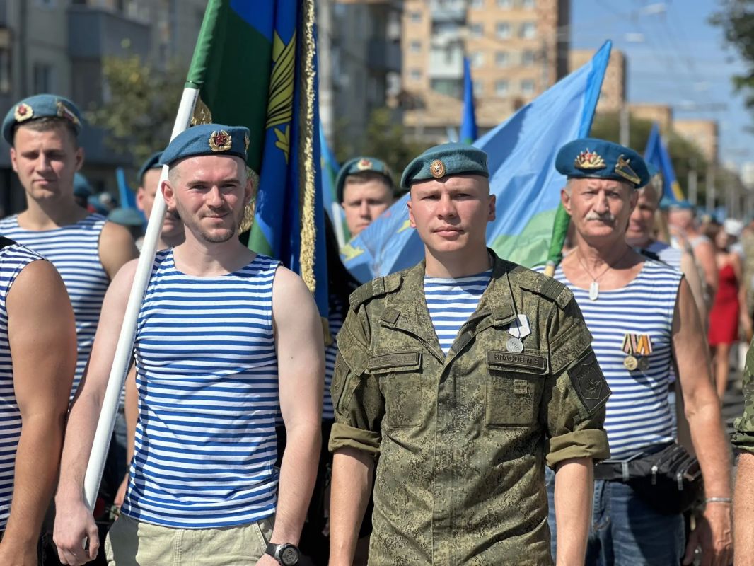 С Днём Воздушно-десантных войск! С Днём Воздушно-десантных войск!