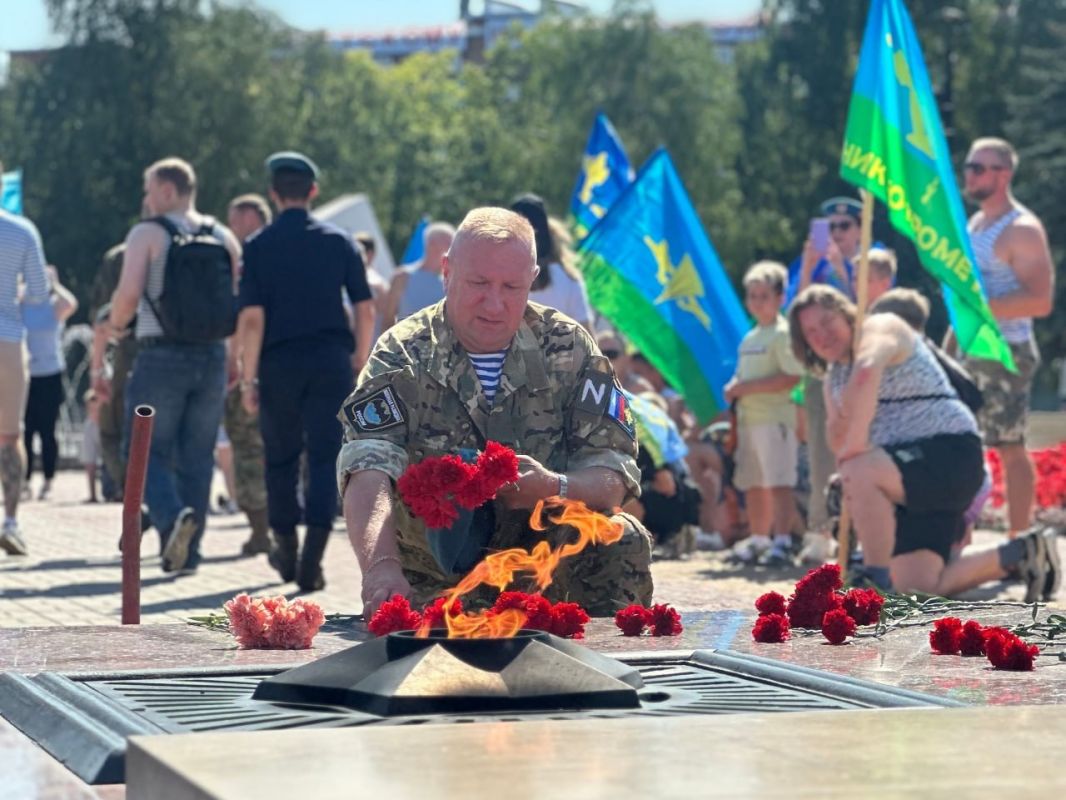 Десантники прошли шествием по Калуге Десантники прошли шествием по Калуге