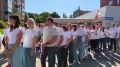 Калужские строители выстроились в форме ракеты
