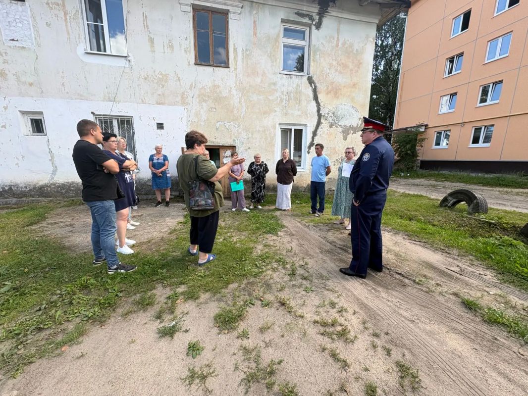 В Калуге и Людинове руководство следственного управления провело встречи с участниками долевого строительства и жителями аварийного дома В Калуге и Людинове руководство следственного управления провело встречи с участниками долевого строительства и жителями аварийного дома