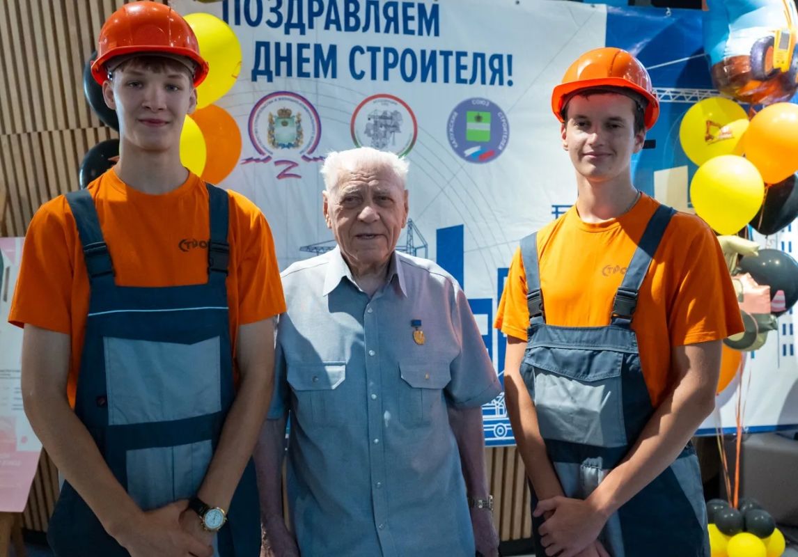 Владислав Шапша: Не зря говорят:. «Бог создал Землю, а всё остальное на ней — строители» Владислав Шапша: Не зря говорят:. «Бог создал Землю, а всё остальное на ней — строители»