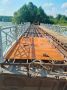 На восстановленном понтоне через Яченку начали укладывать террасную доску — из натуральной лиственницы