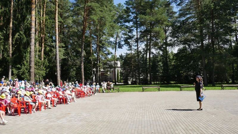 Заместитель начальника УМВД принял участие в закрытии летней смены в детском лагере «Русичи» МВД России Заместитель начальника УМВД принял участие в закрытии летней смены в детском лагере «Русичи» МВД России