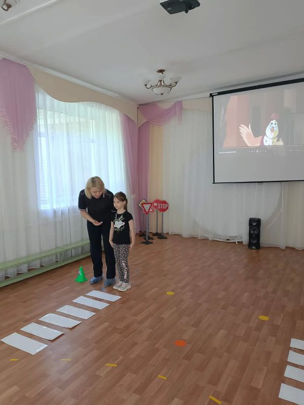 Сотрудники Госавтоинспекции города Калуги провели занятие по Правилам дорожного движения с воспитанниками детского сада Сотрудники Госавтоинспекции города Калуги провели занятие по Правилам дорожного движения с воспитанниками детского сада