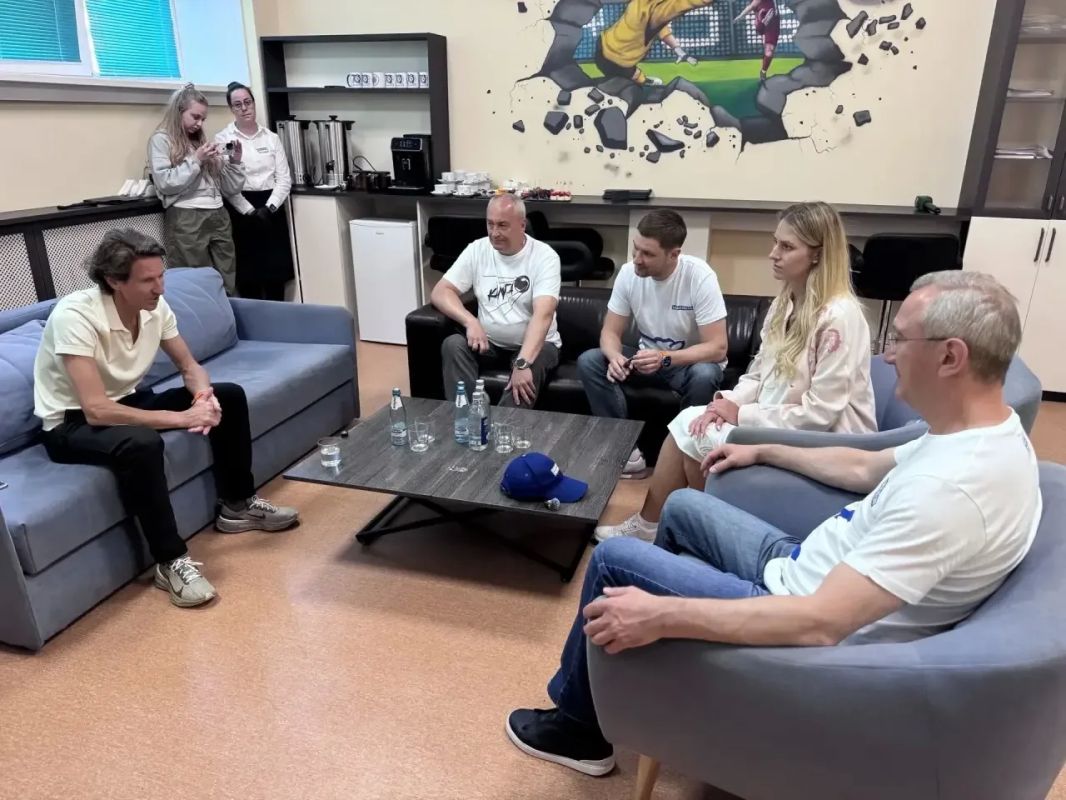 Владислав Шапша: Как встать с дивана и начать регулярно заниматься физкультурой – сегодня мыслями на эту тему с жителями и гостями Обнинска поделился экс-капитан сборной России по футболу Алексей Смертин Владислав Шапша: Как встать с дивана и начать регулярно заниматься физкультурой – сегодня мыслями на эту тему с жителями и гостями Обнинска поделился экс-капитан сборной России по футболу Алексей Смертин