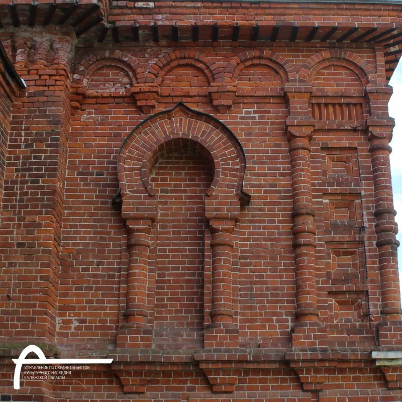 «Церковь Покрова», кон. XIX в., г. Боровск, ул. Циолковского, 10 «Церковь Покрова», кон. XIX в., г. Боровск, ул. Циолковского, 10