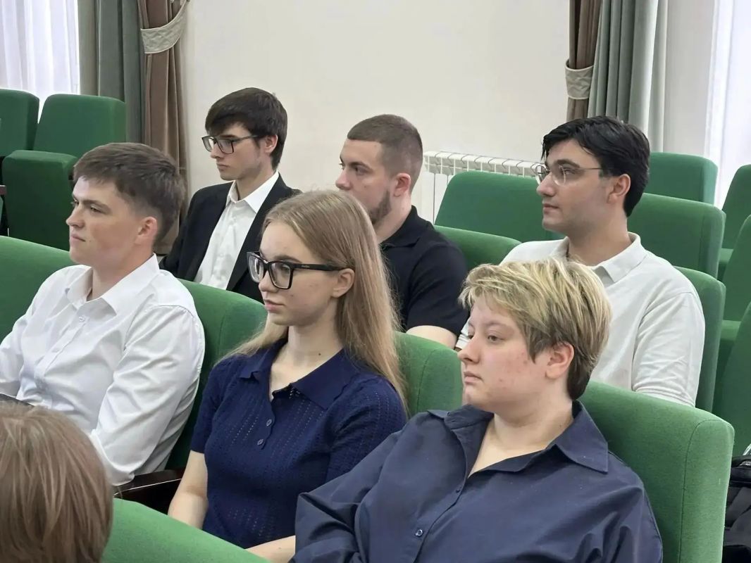 Прокурор области Константин Жиляков провел встречу со студентами ВУЗов, обучающихся по целевому направлению органов прокуратуры Прокурор области Константин Жиляков провел встречу со студентами ВУЗов, обучающихся по целевому направлению органов прокуратуры