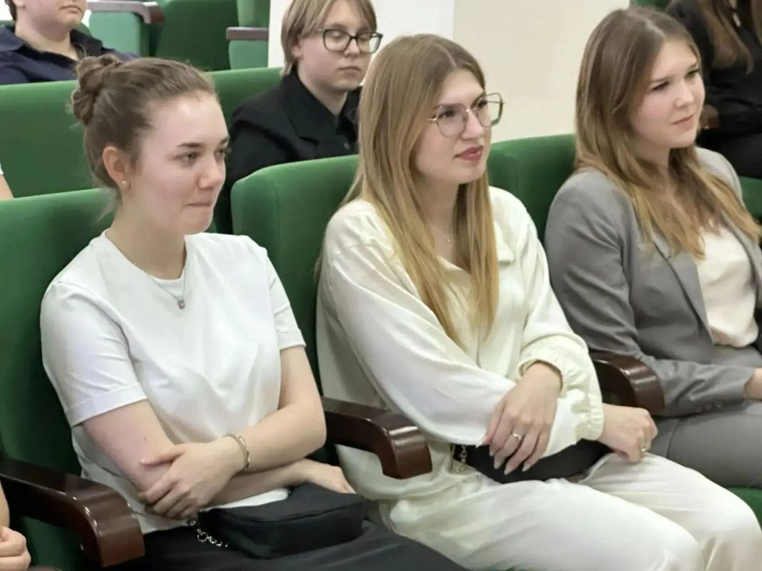 Прокурор области Константин Жиляков провел встречу со студентами ВУЗов, обучающихся по целевому направлению органов прокуратуры Прокурор области Константин Жиляков провел встречу со студентами ВУЗов, обучающихся по целевому направлению органов прокуратуры