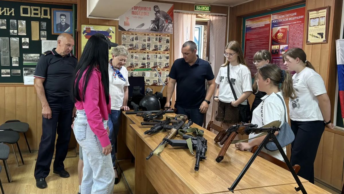 В МОМВД России «Кировский» прошел День открытых дверей для «Движения первых» В МОМВД России «Кировский» прошел День открытых дверей для «Движения первых»
