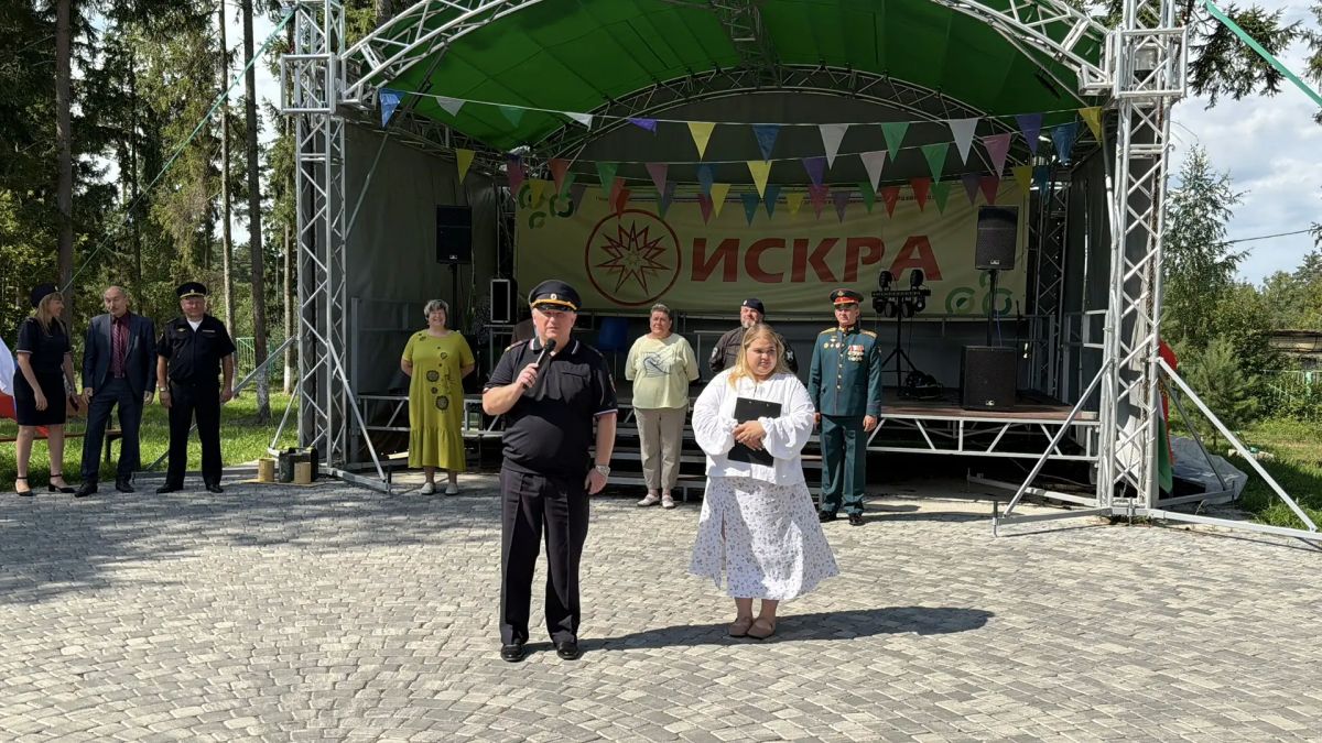 Сотрудники полиции приняли участие в открытии оздоровительной смены в лагере «Ласточка» Сотрудники полиции приняли участие в открытии оздоровительной смены в лагере «Ласточка»