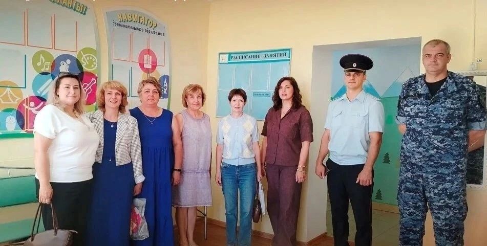 Сотрудники полиции участвуют в проверке готовности образовательных организаций Людиновского округа к новому учебному году Сотрудники полиции участвуют в проверке готовности образовательных организаций Людиновского округа к новому учебному году