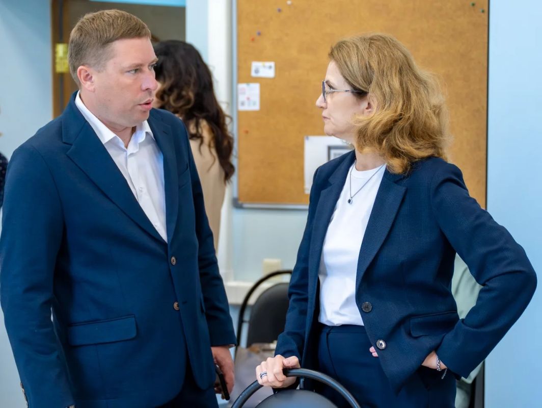 Владислав Шапша: Сегодня на встрече с представителями деловых кругов в Торгово-промышленной палате региона по традиции обсуждаем вопросы, которые волнуют бизнес Владислав Шапша: Сегодня на встрече с представителями деловых кругов в Торгово-промышленной палате региона по традиции обсуждаем вопросы, которые волнуют бизнес