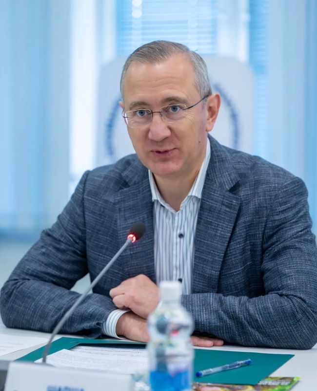 Владислав Шапша: Сегодня на встрече с представителями деловых кругов в Торгово-промышленной палате региона по традиции обсуждаем вопросы, которые волнуют бизнес Владислав Шапша: Сегодня на встрече с представителями деловых кругов в Торгово-промышленной палате региона по традиции обсуждаем вопросы, которые волнуют бизнес