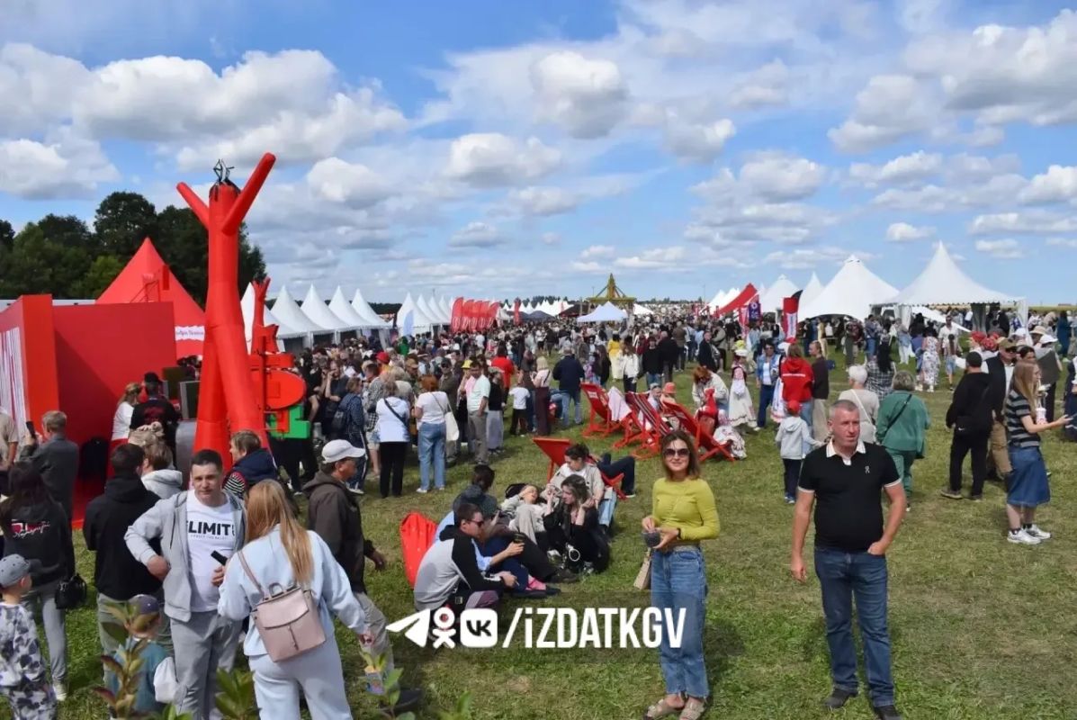Давайте еще раз полюбуемся на грациозный лошадок с фестиваля Орловского рысака в Тарусе! Давайте еще раз полюбуемся на грациозный лошадок с фестиваля Орловского рысака в Тарусе!
