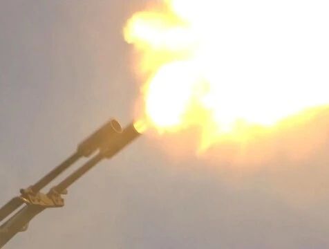 Осколки БПЛА повредили окно квартиры в Калуге 16 августа