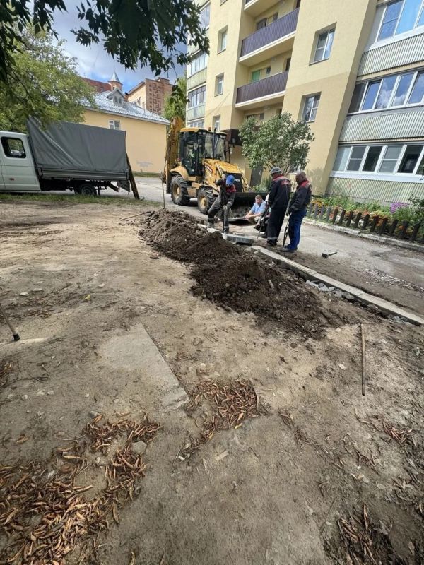 Возле дома №11 по улице Плеханова еще зимой Теплосеть произвела разрытие для осуществления ремонтных работ