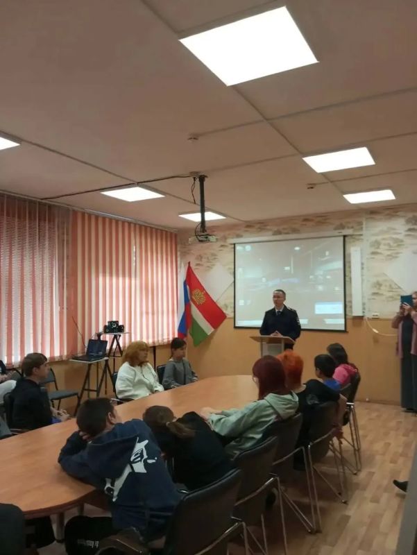 Сотрудники полиции провели профилактическую беседу с воспитанниками центра содействия семейному воспитанию Сотрудники полиции провели профилактическую беседу с воспитанниками центра содействия семейному воспитанию