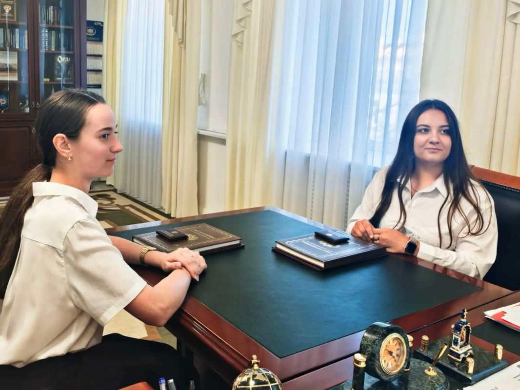Молодые специалисты, поступившие на службу в органы прокуратуры, в торжественной обстановке приняли Присягу Молодые специалисты, поступившие на службу в органы прокуратуры, в торжественной обстановке приняли Присягу