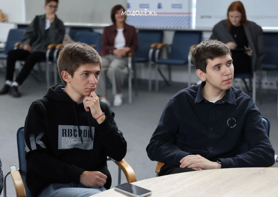 От идеи к реальности!. В 2025 году по поручению Губернатора Калужской области в регионе стартовала программа «Молодёжные инициативы», благодаря которой в муниципалитетах создаются молодёжные пространства и уличные площадки От идеи к реальности!. В 2025 году по поручению Губернатора Калужской области в регионе стартовала программа «Молодёжные инициативы», благодаря которой в муниципалитетах создаются молодёжные пространства и уличные площадки