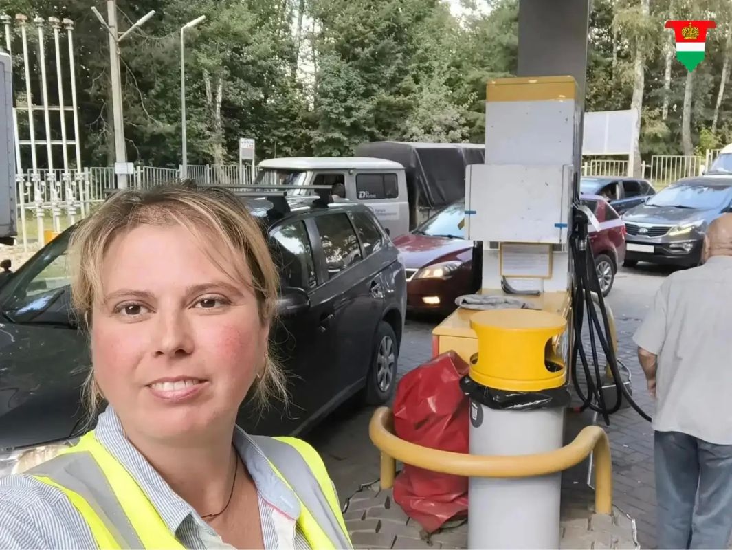 Волонтёры помогают жителям региона на АЗС Волонтёры помогают жителям региона на АЗС
