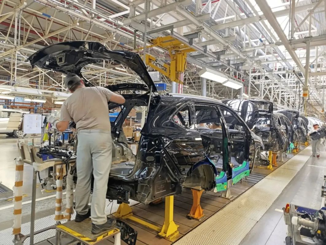 Ветеранам СВО будут помогать трудоустраиваться на автомобильный завод в Калуге Ветеранам СВО будут помогать трудоустраиваться на автомобильный завод в Калуге