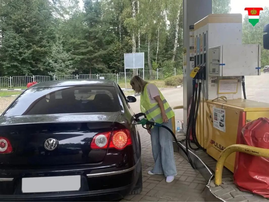 Волонтёры помогают жителям региона на АЗС Волонтёры помогают жителям региона на АЗС