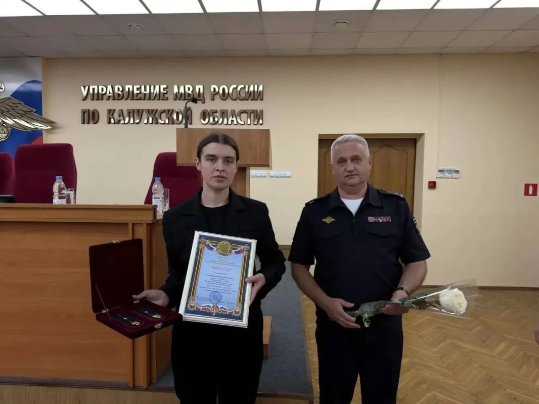 В УМВД России по Калужской области состоялось торжественное мероприятие в преддверии Дня Государственного флага России В УМВД России по Калужской области состоялось торжественное мероприятие в преддверии Дня Государственного флага России