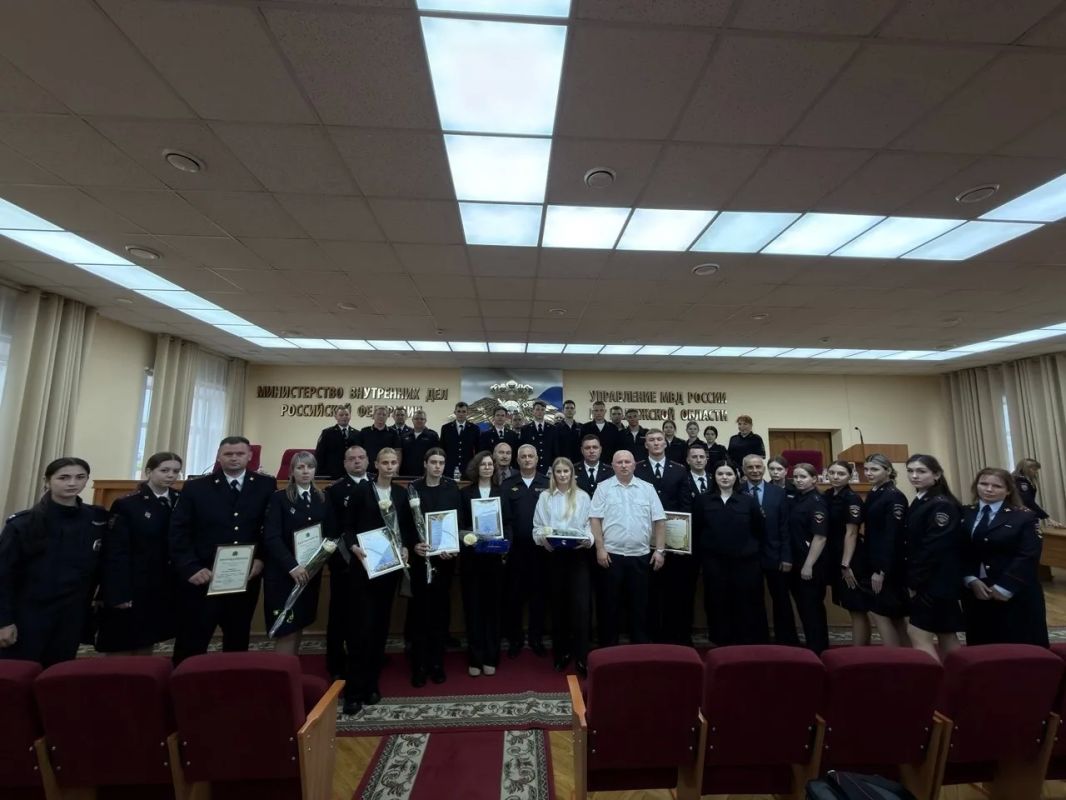 В УМВД России по Калужской области состоялось торжественное мероприятие в преддверии Дня Государственного флага России