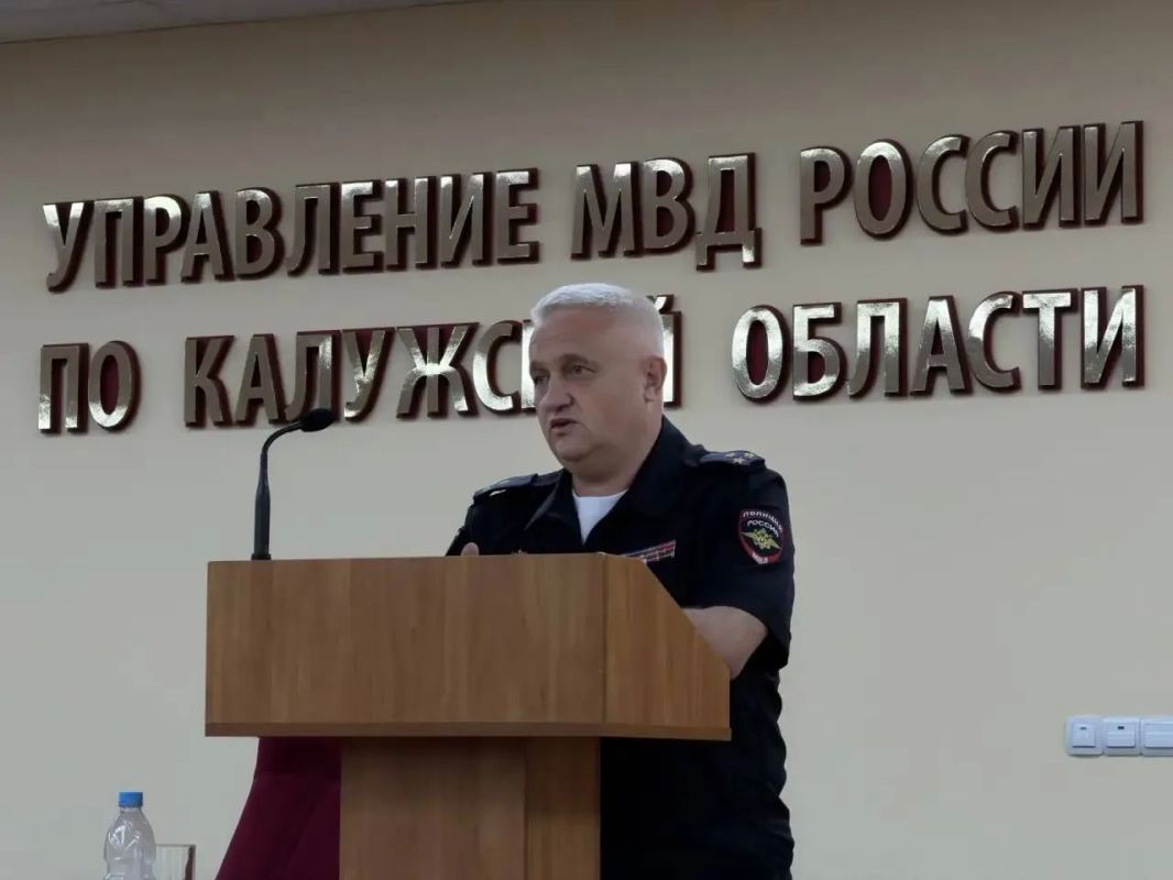 В УМВД России по Калужской области состоялось торжественное мероприятие в преддверии Дня Государственного флага России В УМВД России по Калужской области состоялось торжественное мероприятие в преддверии Дня Государственного флага России