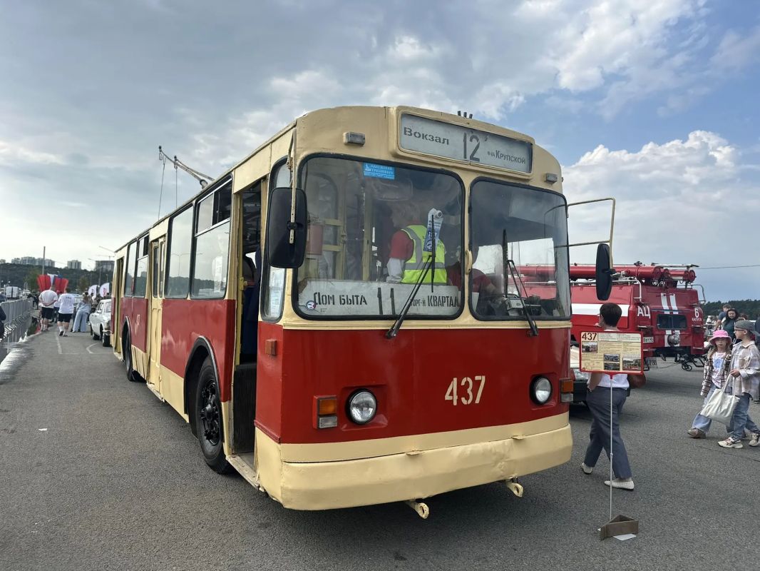 Назад в прошлое: в Калуге проходит праздник для любителей ретро Назад в прошлое: в Калуге проходит праздник для любителей ретро