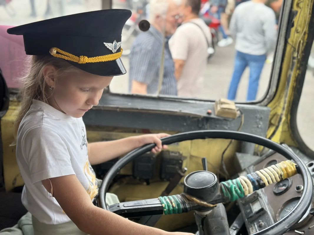 Назад в прошлое: в Калуге проходит праздник для любителей ретро Назад в прошлое: в Калуге проходит праздник для любителей ретро