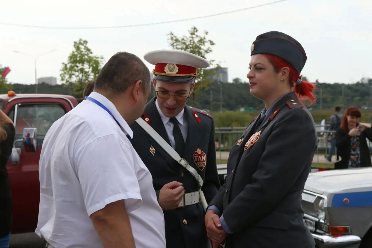В Калуге проходит выставка ретроавтомобилей В Калуге проходит выставка ретроавтомобилей