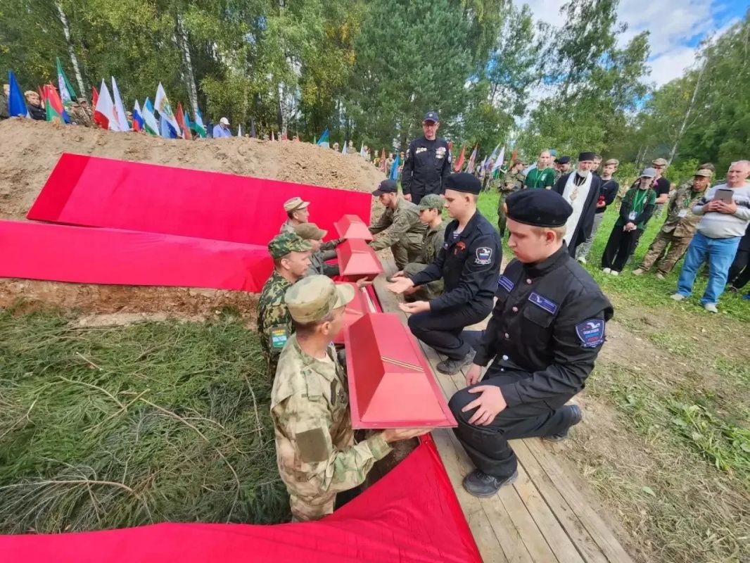 В Калужской области перезахоронили останки 109 бойцов Красной Армии В Калужской области перезахоронили останки 109 бойцов Красной Армии
