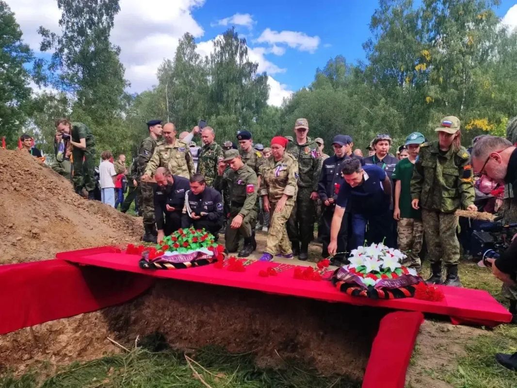 Владислав Шапша: Торжественной церемонией захоронения бойцов, погибших на калужской земле в годы Великой Отечественной войны, завершилась Международная военно-историческая экспедиция «Западный фронт Владислав Шапша: Торжественной церемонией захоронения бойцов, погибших на калужской земле в годы Великой Отечественной войны, завершилась Международная военно-историческая экспедиция «Западный фронт