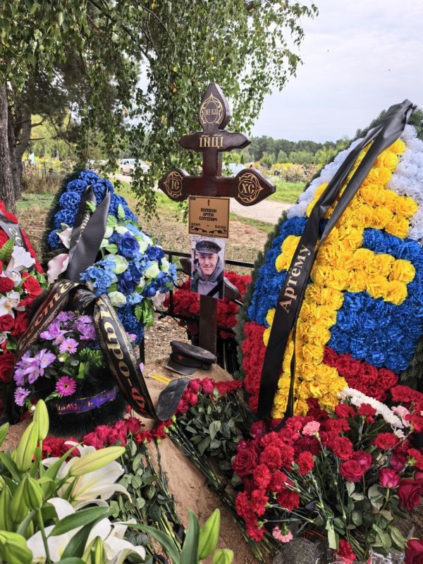 Упокоили вчера Тёму.. Со всем достоинством и всеми почестями, которых он был достоин Упокоили вчера Тёму.. Со всем достоинством и всеми почестями, которых он был достоин