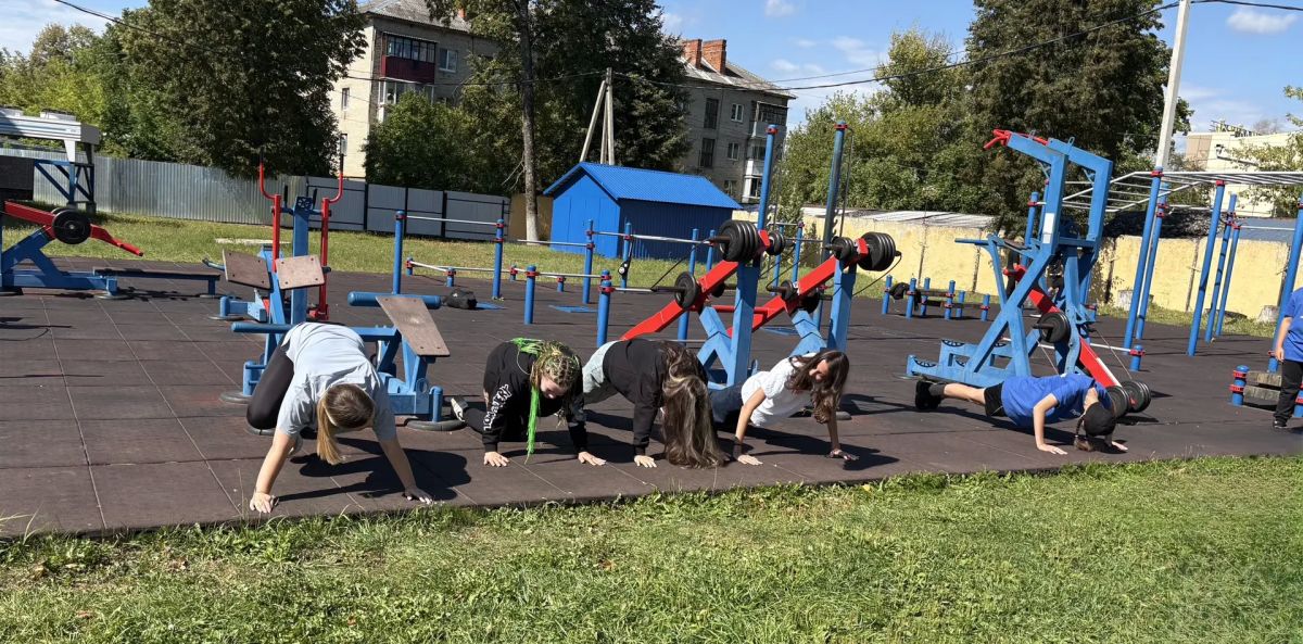 Кировские полицейские провели «Зарядку со стражем порядка» для активистов «Движения первых» Кировские полицейские провели «Зарядку со стражем порядка» для активистов «Движения первых»