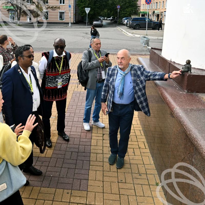 На этой неделе Калужский драматический театр принимал делегацию из Беларуси, Кыргызстана, Казахстана, Китая, Индии, Султаната Оман, Малайзии, Мозамбика, Буркина-Фасо, Камеруна и Гвинеи На этой неделе Калужский драматический театр принимал делегацию из Беларуси, Кыргызстана, Казахстана, Китая, Индии, Султаната Оман, Малайзии, Мозамбика, Буркина-Фасо, Камеруна и Гвинеи