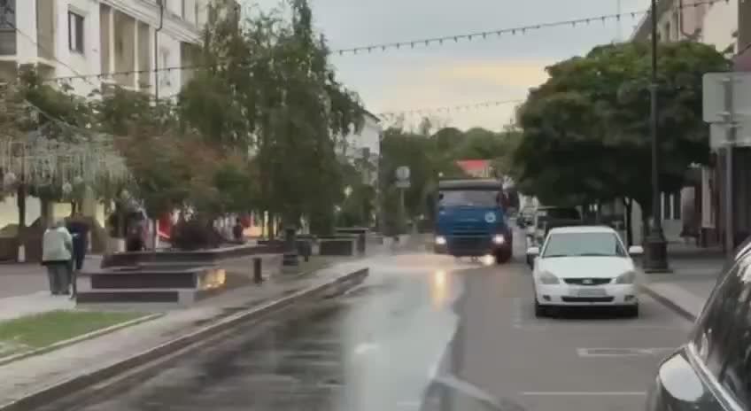 Столичное МБУ «Благоустройство» провели поливомоечные работы на центральных улицах города