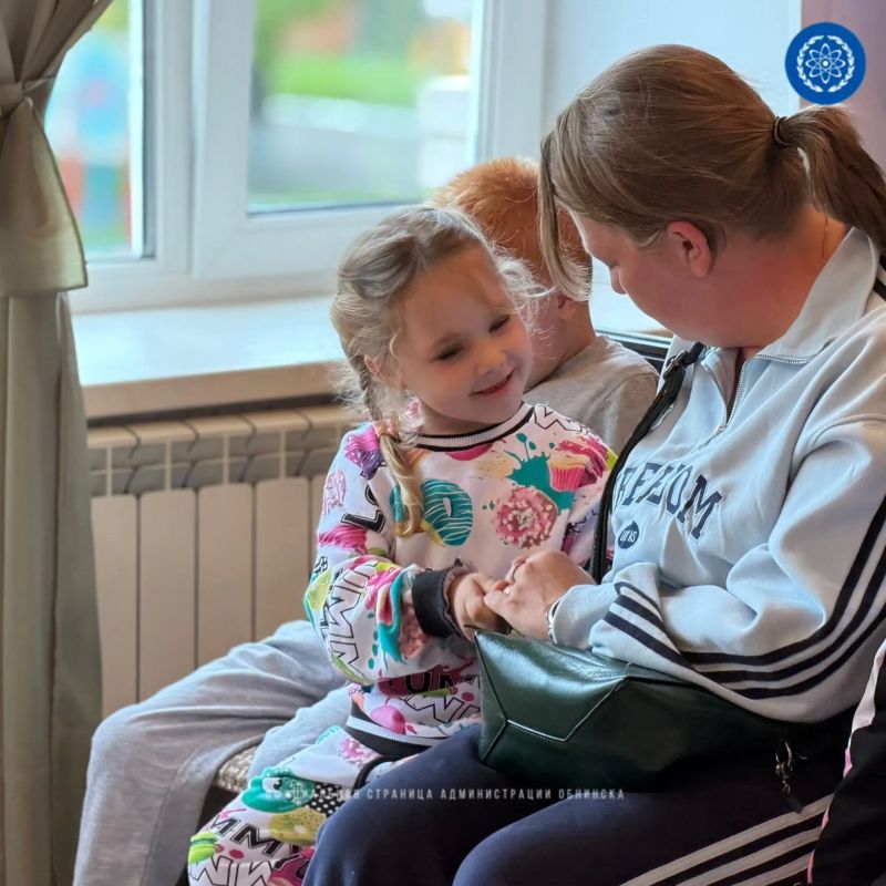 Будущим первоклассникам подарили школьные наборы Будущим первоклассникам подарили школьные наборы