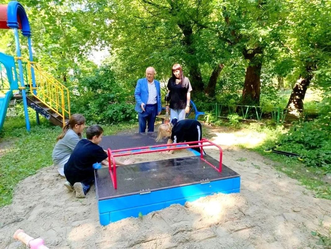 При поддержке Андрея Макарова в детском саду №102 «Терем-теремок» оборудован летний кинотеатр При поддержке Андрея Макарова в детском саду №102 «Терем-теремок» оборудован летний кинотеатр